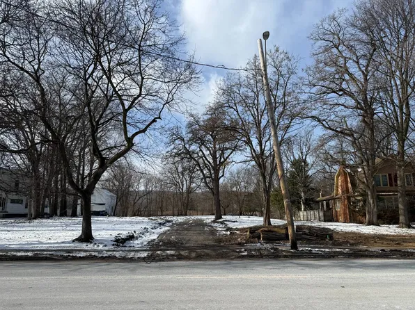 4896 S Salina St, Syracuse, NY 13205