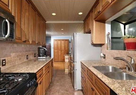 4th image of 3026 Prospect Ave