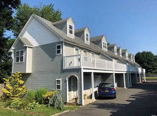 34 Grove St UNIT 2, Glen Cove, NY 11542