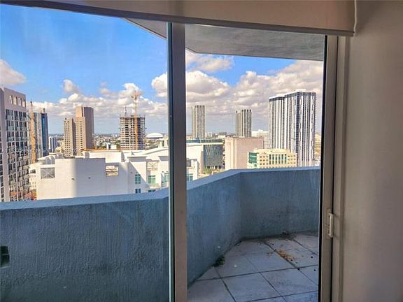 3rd image of 244 Biscayne Blvd APT 2809