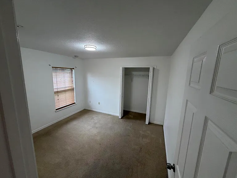 3426 NW 38th Ave — Photo 8