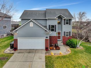 7264 Helen Witt Dr, Lincoln, NE 68512