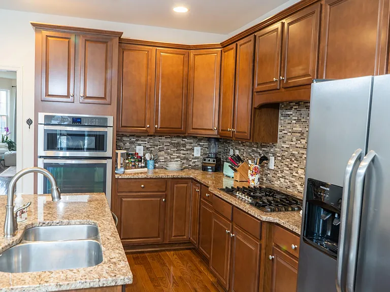 25095 Croxley Green Sq — Photo 47
