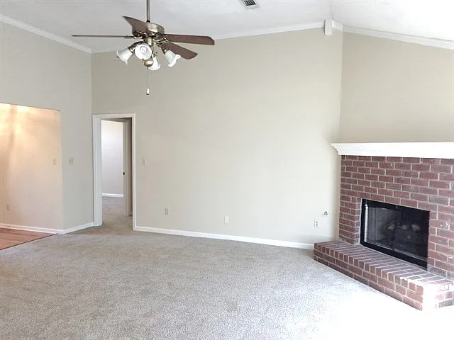 3 bed, 2.0 bath, 2092 sqft, $2,205 — Photo 4