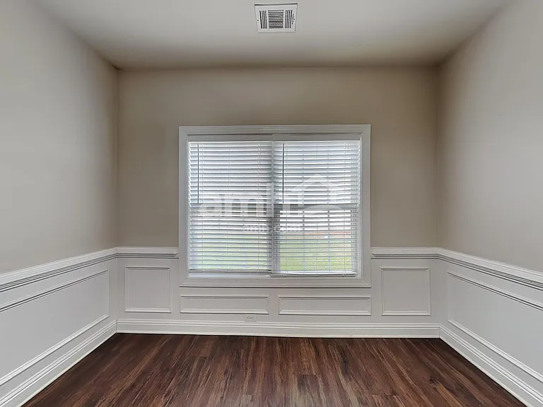 5203 Catrina Way — Photo 7