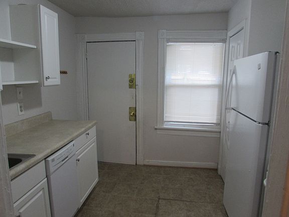 3rd image of 2008 Rosewood Ave #D