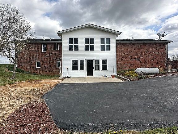 3rd image of 179 Smith Rd