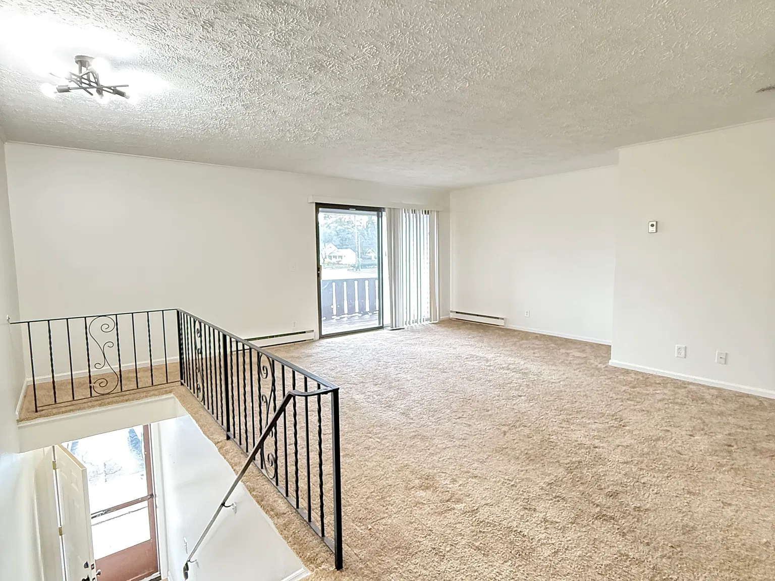 1 bed, 950 sqft, $1,300 — Photo 1