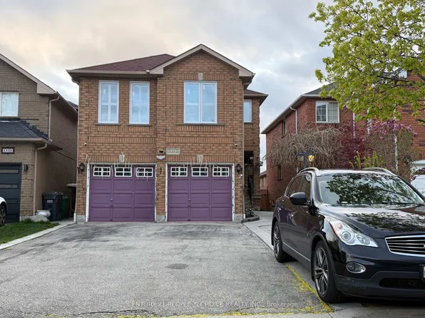 5312 Hollypoint Ave, Mississauga, ON L5V 2L3