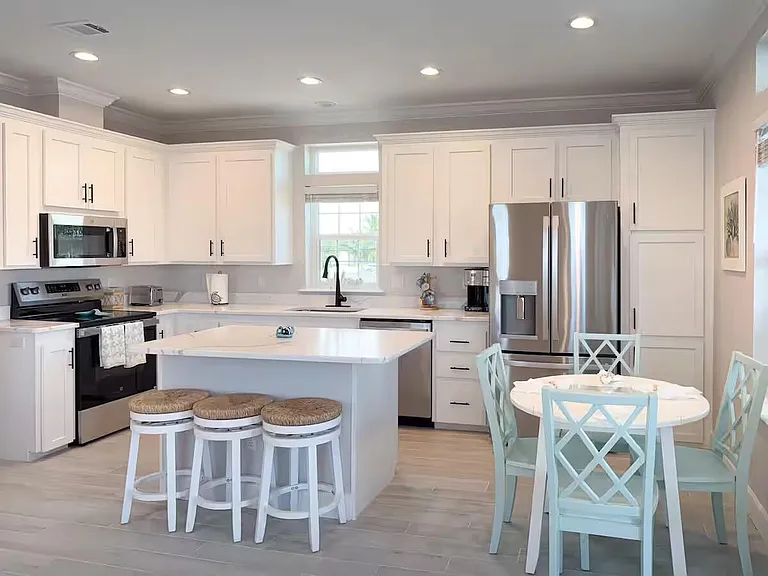 453 NE Indian River Dr — Photo 7