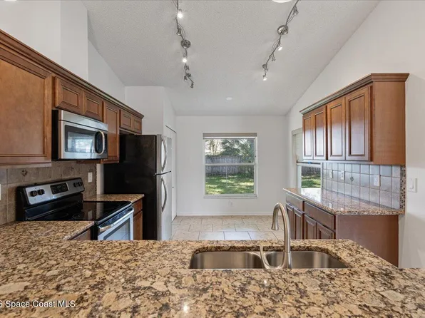 816 Hunters Creek Dr, West Melbourne, FL 32904