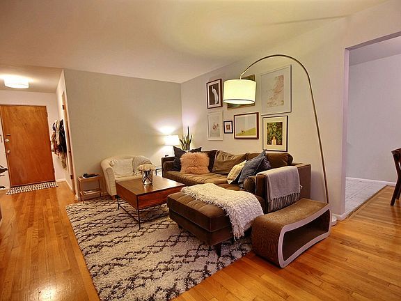 4th image of 530 W Olympic Pl APT 212