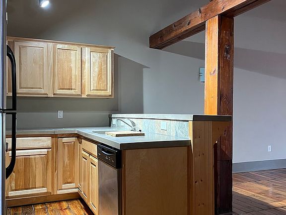 2nd image of 302 Campbell Ave SE Unit 207