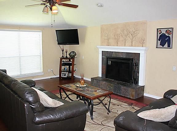 3rd image of 1918 Sierra Dr