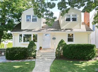 121 Bergen Ave, Waldwick, NJ 07463