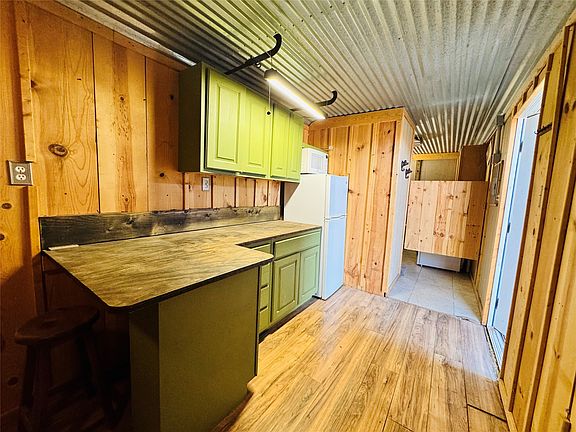 4th image of 225 Avenue J
