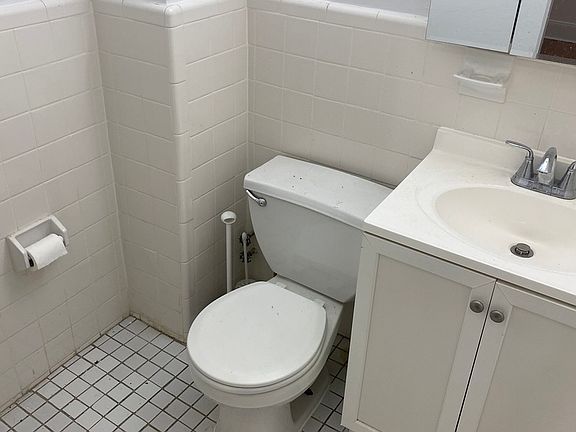 5th image of 212 W 79th St APT 2A1