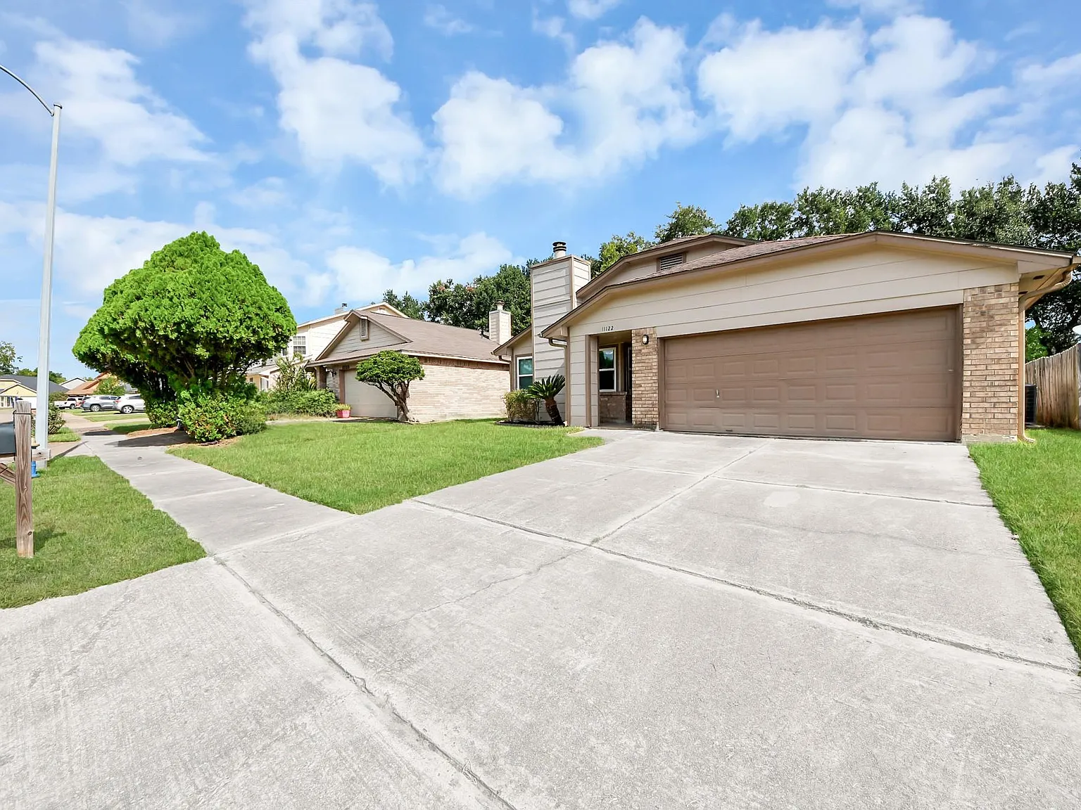 3 bed, 2.0 bath, 1477 sqft, $1,900 — Photo 3