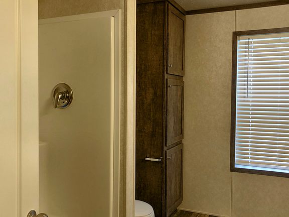 2nd image of 228 Golfview Ct #6