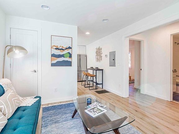 3rd image of 1015 Greenwood Ave NE #6