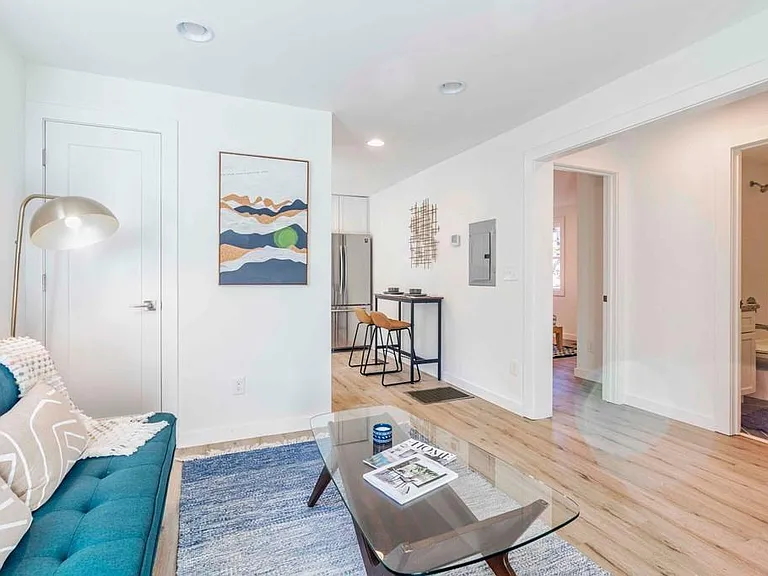 1015 Greenwood Ave NE #6 — Photo 3