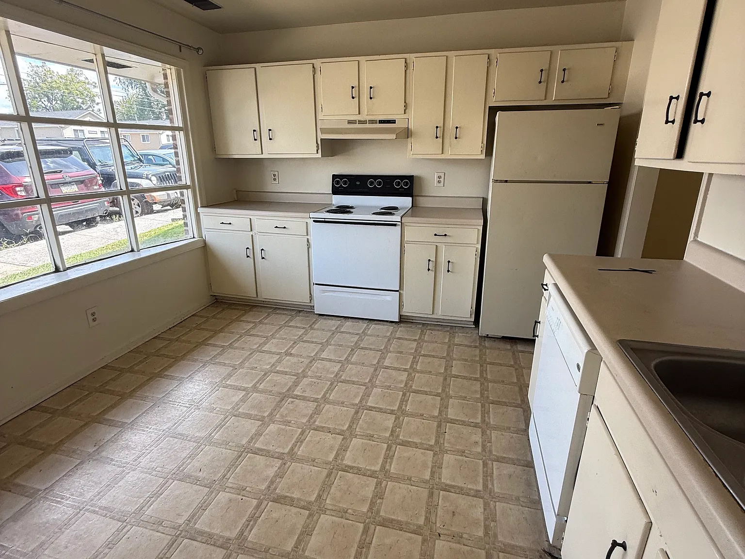 3 bed, 1.5 bath, $1,000 — Photo 2