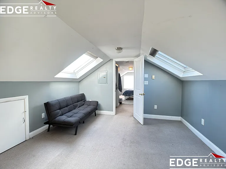 61-63 Surrey St #2 — Photo 10