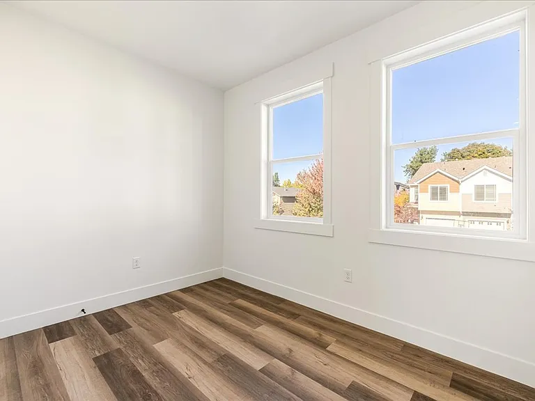5860 SE 18th St — Photo 25