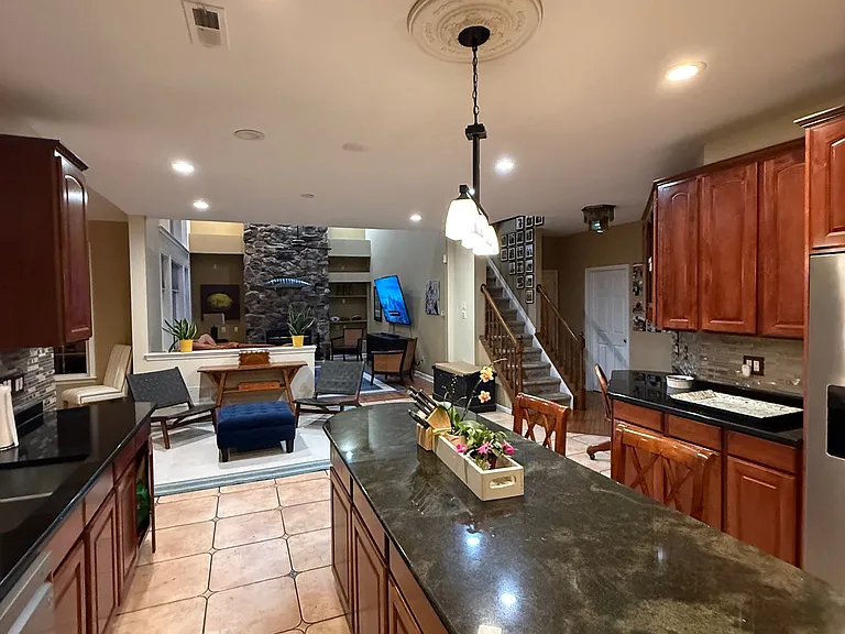1006 Glendevon Dr — Photo 16