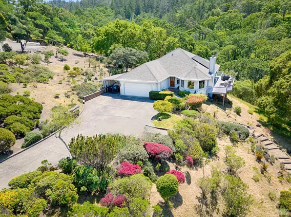 445 Crestridge Place, Santa Rosa, CA 95409