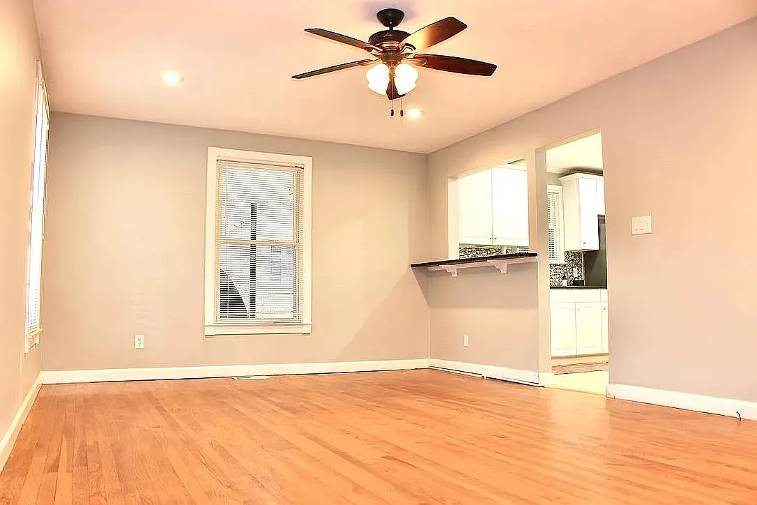 3 bed, 1200 sqft, $2,500 — Photo 2