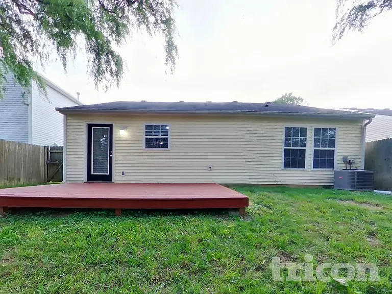 2414 Summerwood Ln — Photo 12