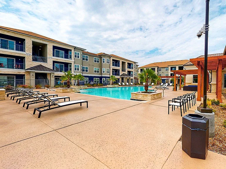 99 at Southwinds Pool