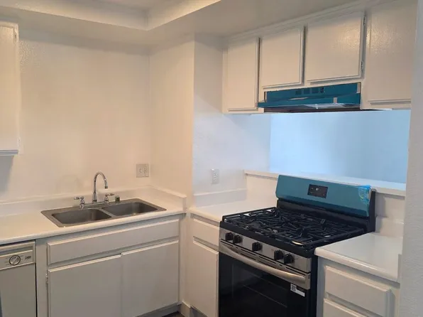 Yukon Apartments (DMM5)