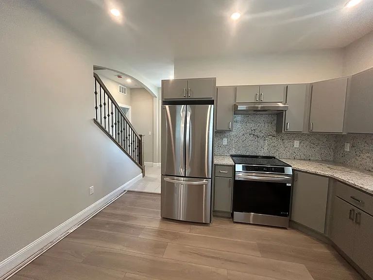 536 E Mulberry St — Photo 64