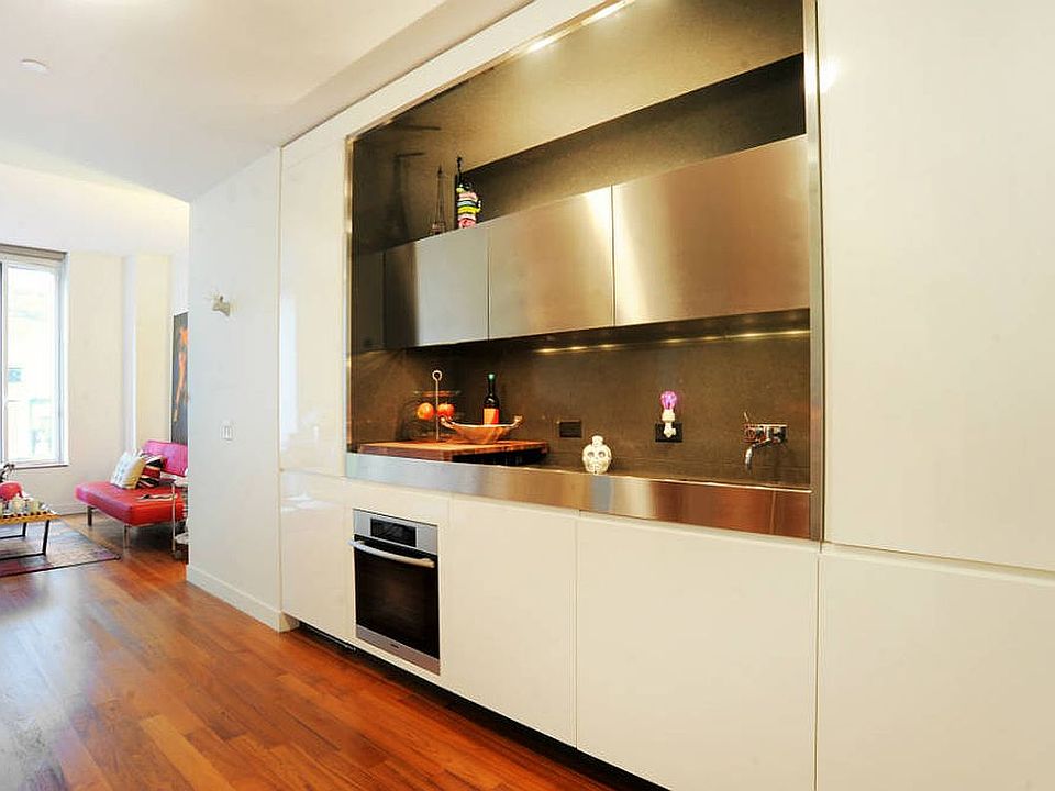 1st image of 15 William St #19G