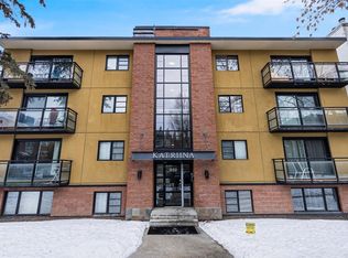 922 S 19th Ave SW #101, Calgary, AB T2T 0H7