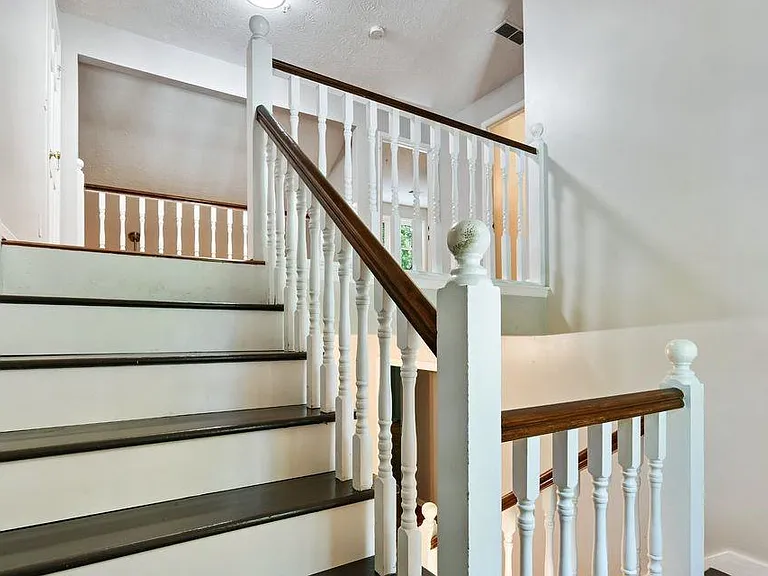 1445 Oakridge Cir — Photo 8