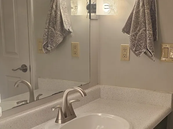 822 Pine Needles Dr, Dayton, OH 45458