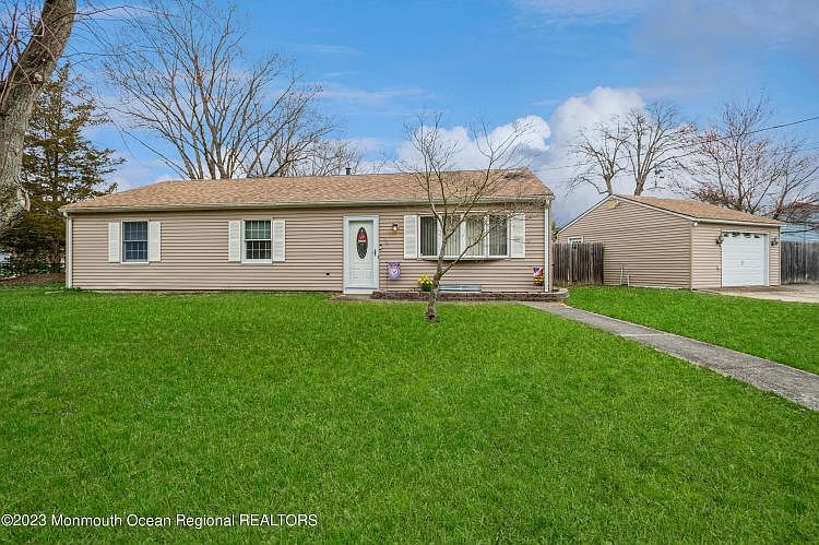 1st image of 36 Lakeview Dr