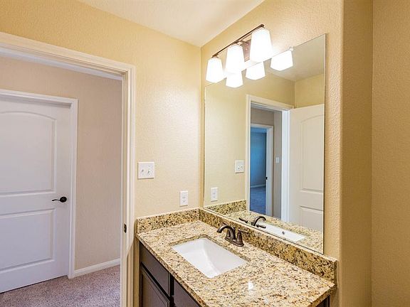 5th image of 404 Hollow Brook Ln