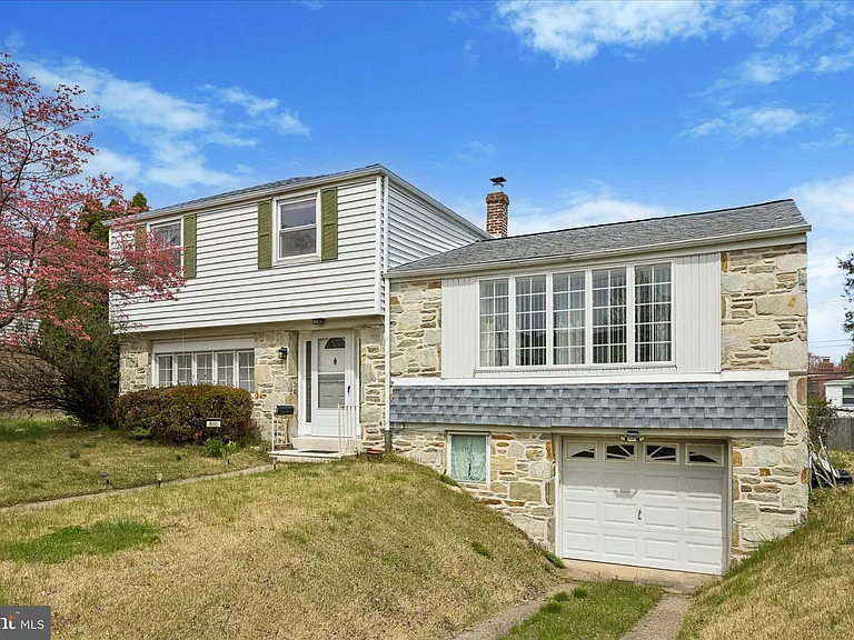 805 Selma St — Photo 2