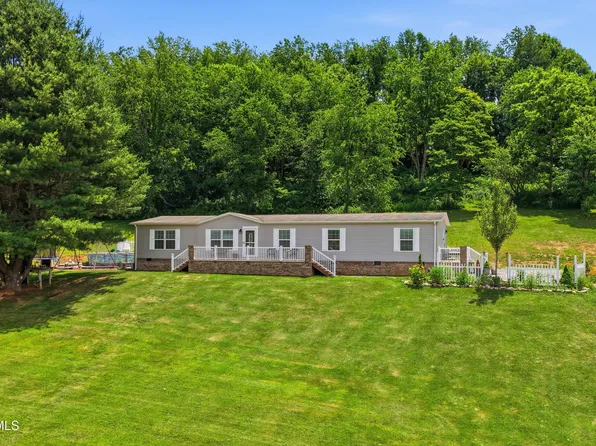 634 E Crossroads Dr, Lebanon, VA 24266