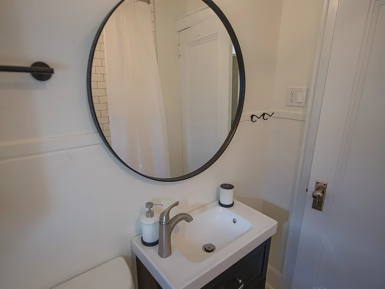 856 Bronson Ave — Photo 35