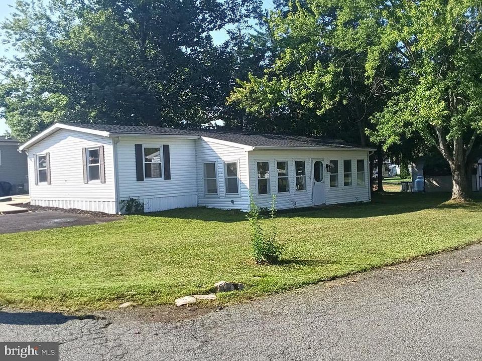 1st image of 18 Oak Dr