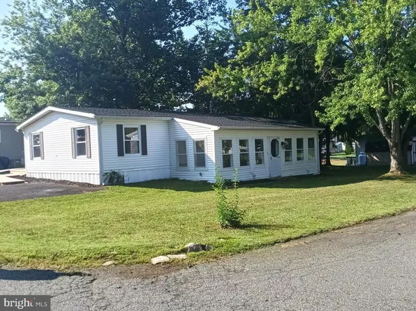 18 Oak Dr, Spring City, PA 19475