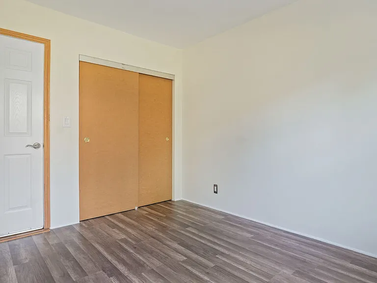 13842 Hamlin St — Photo 21