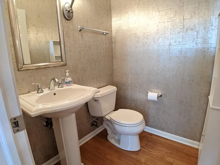 385 Bradbury Ln — Photo 10