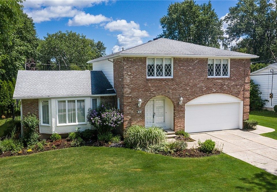 1st image of 49 Rosewood Dr