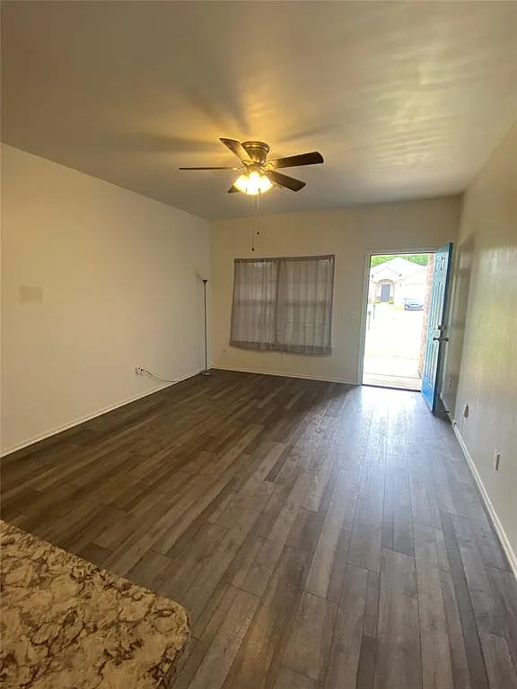 3 bed, 1.5 bath, 1201 sqft, $1,445 — Photo 4
